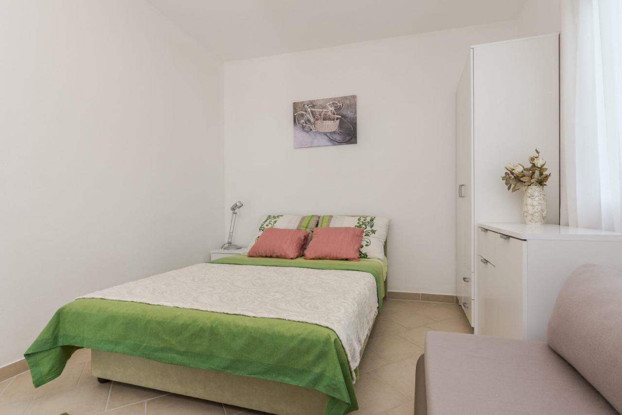 Villa Flora Maris Apartments Privlaka  Habitación foto